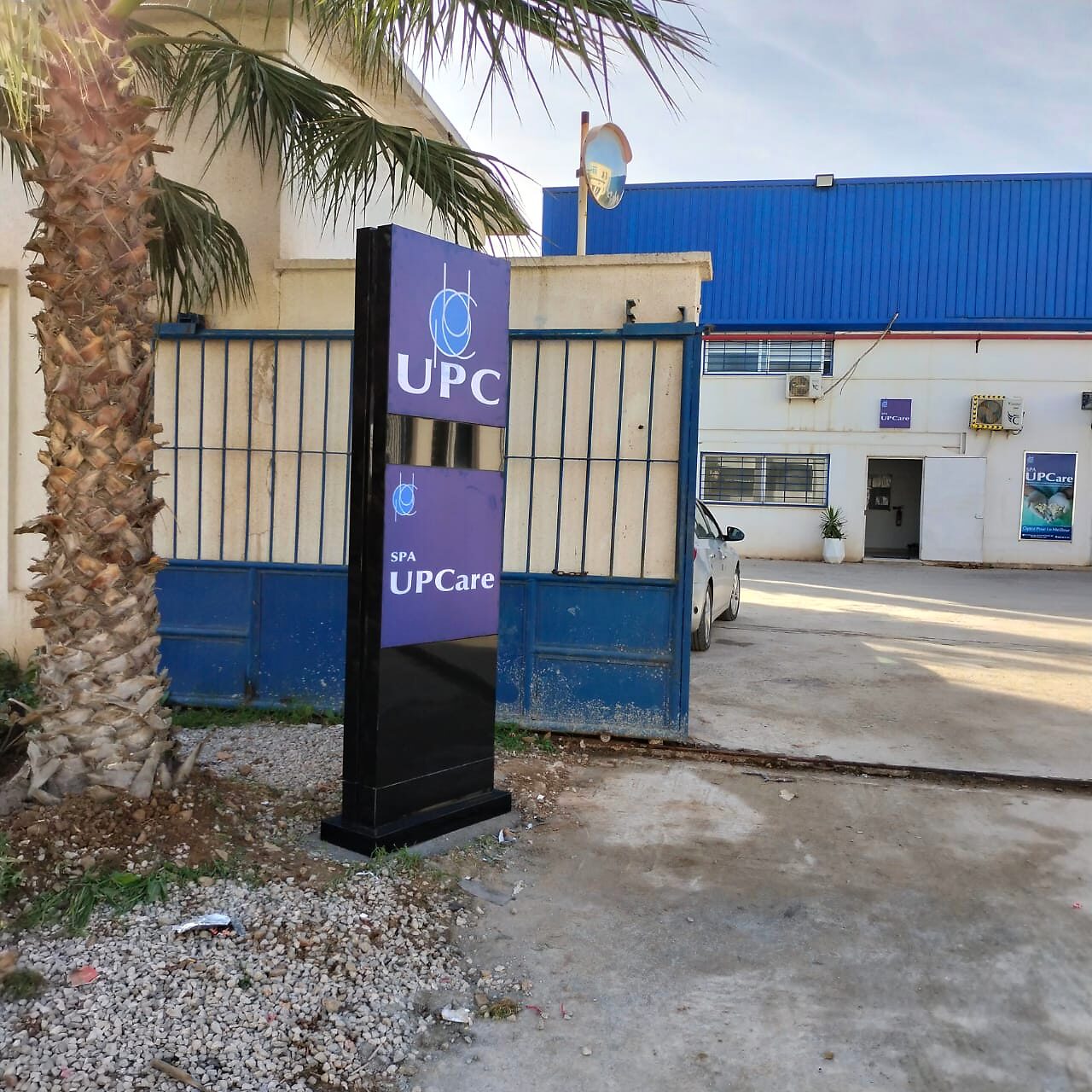 Totem publicitaire lumineux SPA UPCare